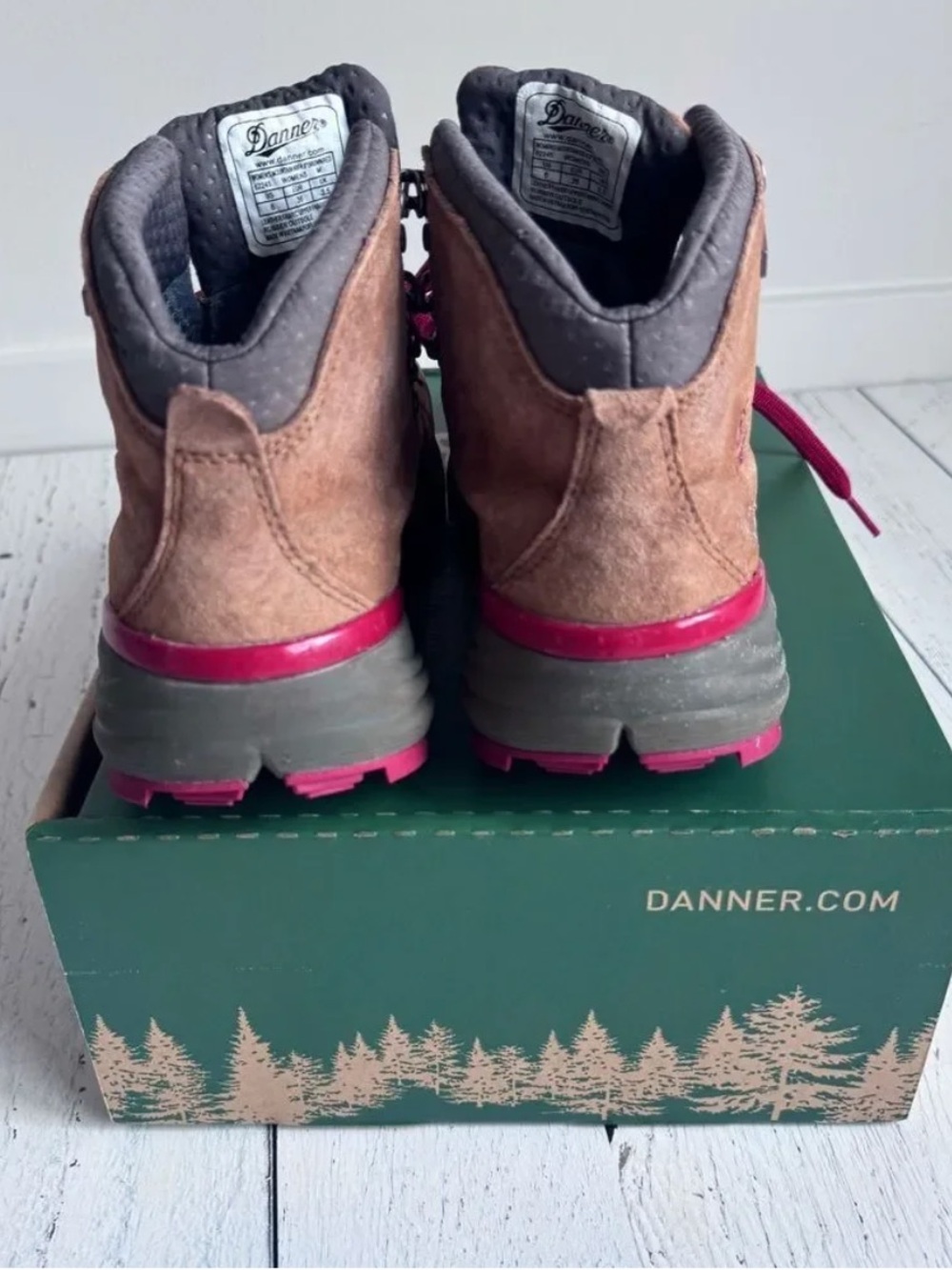 Danner Women’s Mountain 600 Hiking Boots - Picture 4 of 8